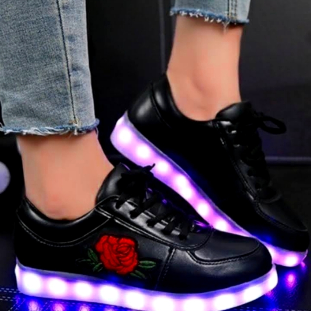Black Leather Tennis Shoes w/🚥Light Up🚥 Soles!